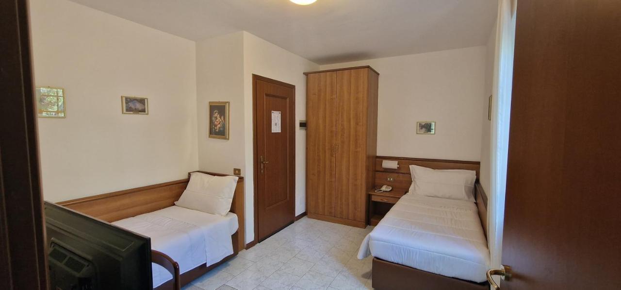 Hotel Montegrino Lakeview Montegrino Valtravaglia Exteriér fotografie